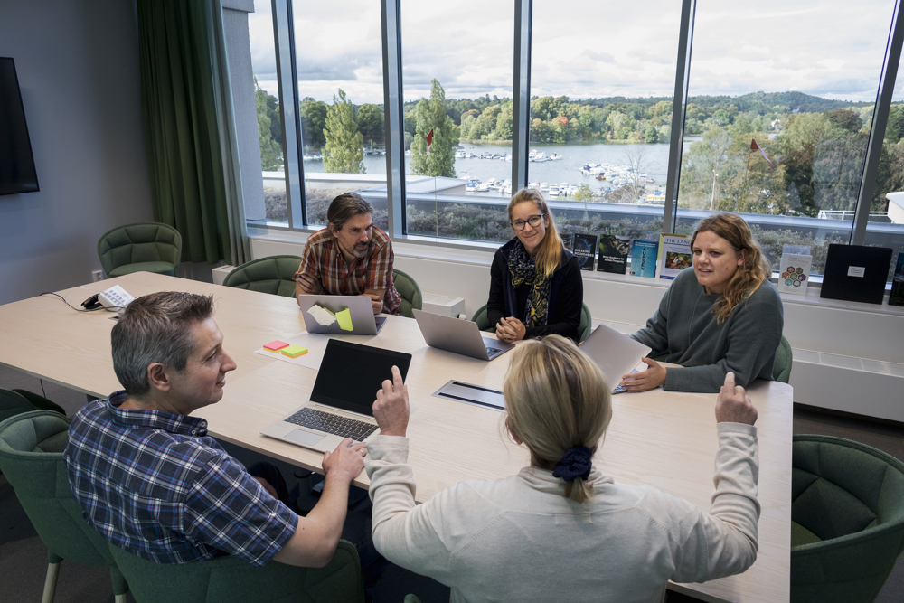 Students discussing in class, in Albano.