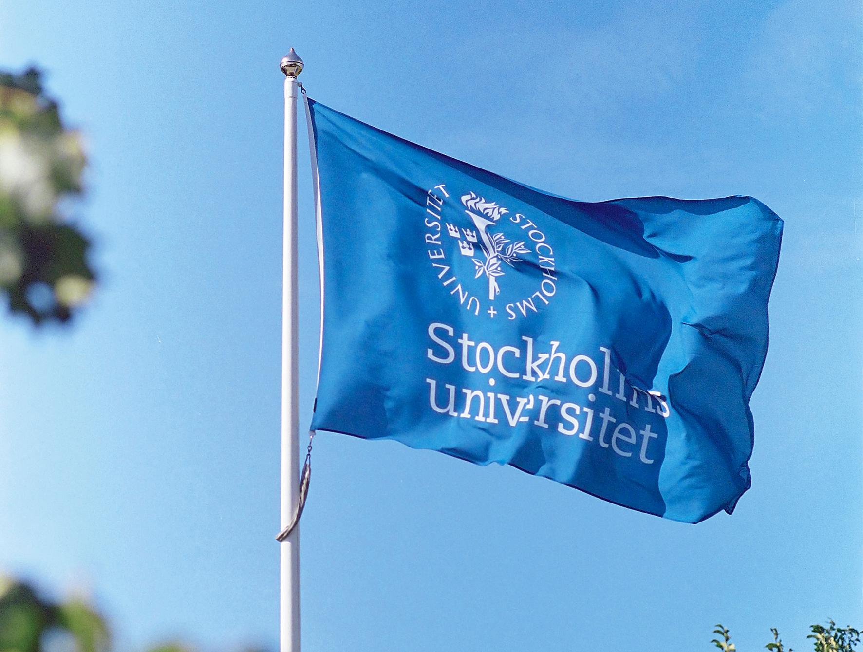 Flag with Stockholm University logotype
