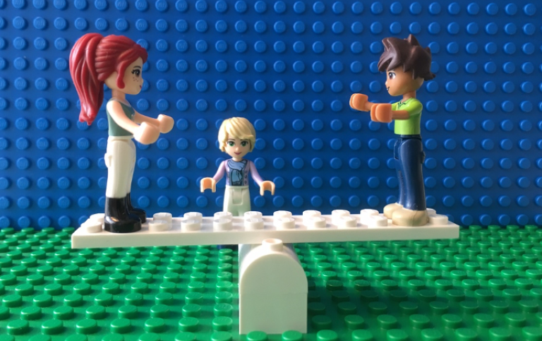 Balans, en legoscen av Petra Lindfors.