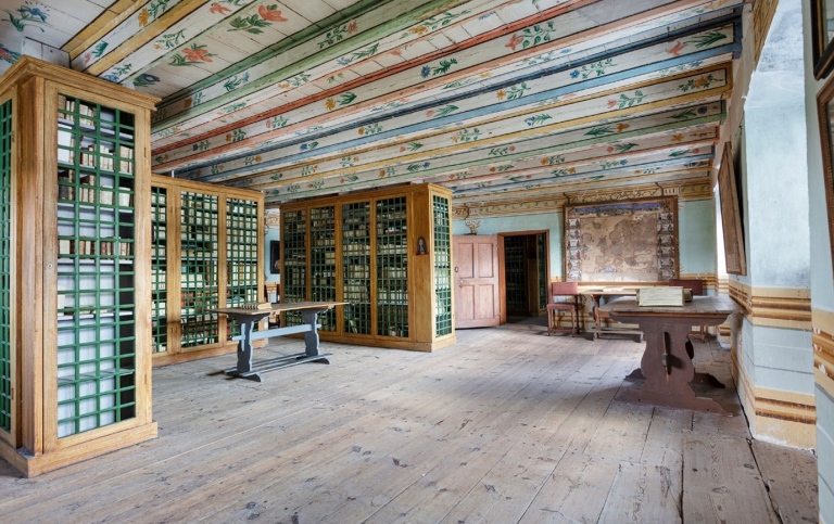 Interiör från Skoklosters slottsbibliotek.