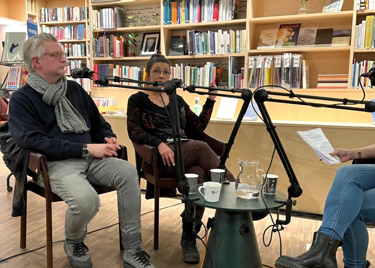 DSV-forskarna Tobias Falk och Mirjam Palosaari Eladhari under en öppen föreläsning 7 mars 2024.