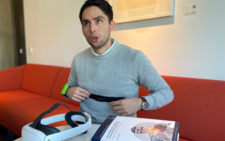 Luis Quintero, DSV, demonstrates sensors and VR headsets used in his experiments.