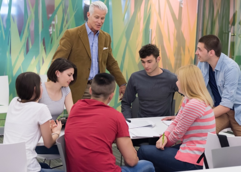 Studentgrupp och lärare