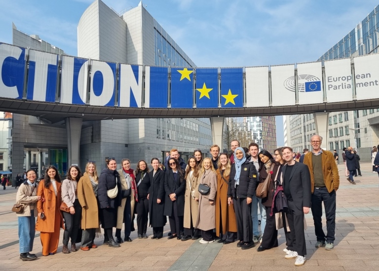 Masterstudents in front of European Parliament