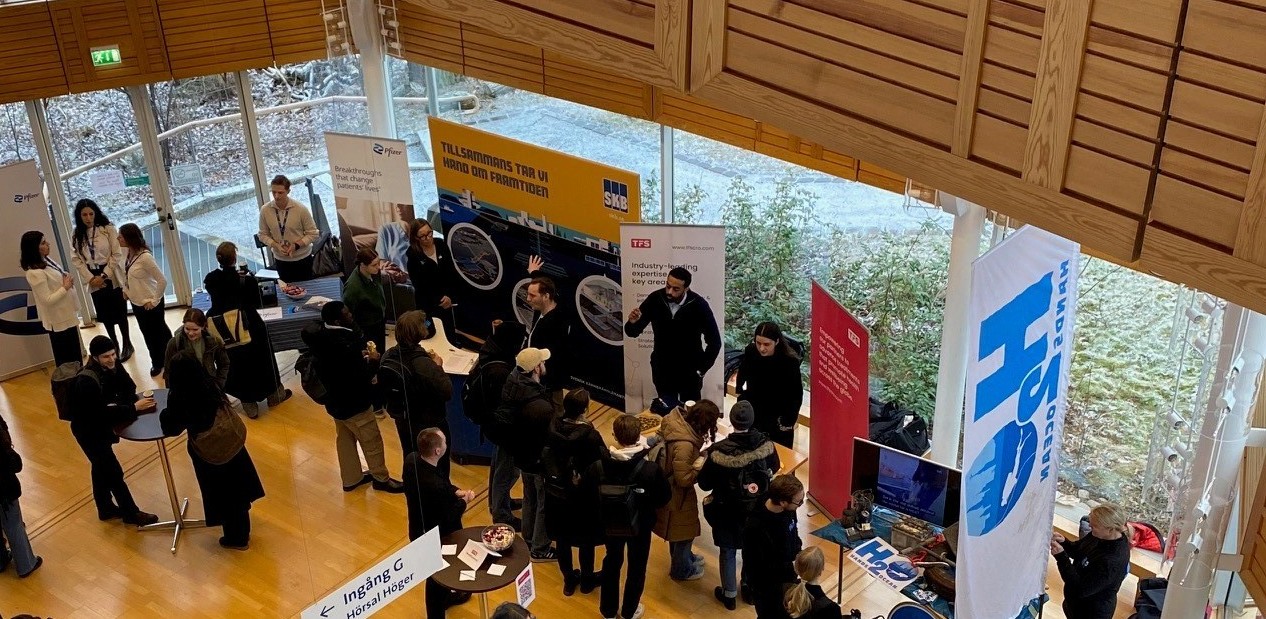 Students and companies mingling at the Career Fair in Science.