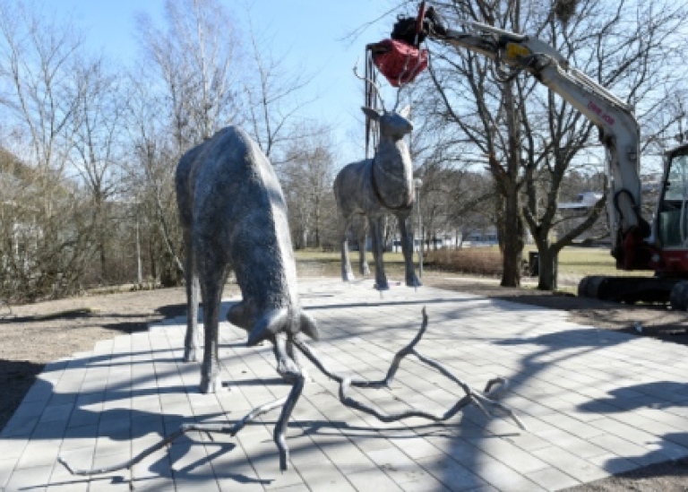 Montering av Vildarna på kullen vid Arrheniuslaboratoriet år 2019. Foto: Ingmarie Andersson