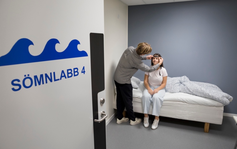Preparing EEG in the Sleep Lab.