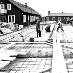 Labbet byggs ut 1973. Foto: Gunnar Aneer.
