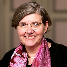 Porträttbild av Astrid Söderbergh Widding.