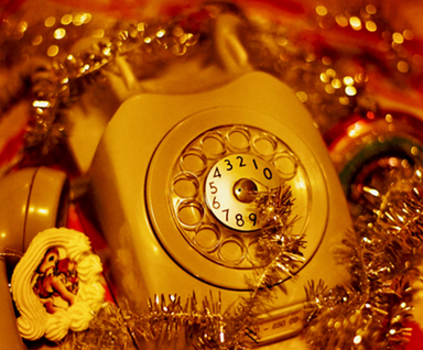 Julklädd telefon.