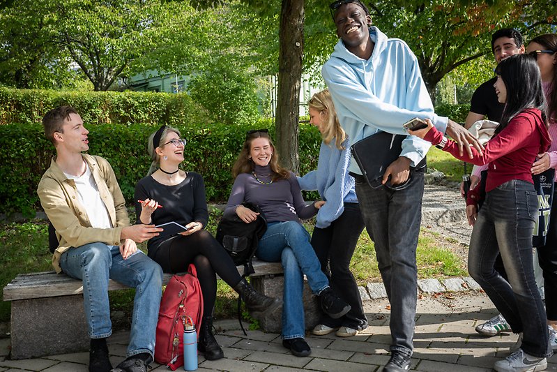 Studenter ute på campus Frescati.