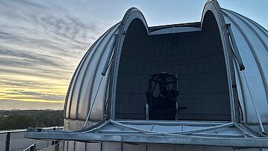 Photo of the AlbaNova telescope in evening light.
