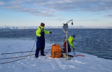 Caption: Susanna Hentschel and Hanna Winge deploying the VMP tool for turbulence observations.