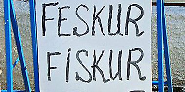 Skylt med texten Feskur fiskur.