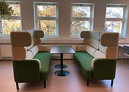 Studie places in the corridor on the 2nd floor.