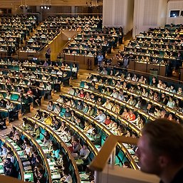 Lecture hall full of people, photo by Niklas Björkling