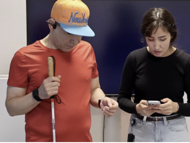 Marzia Alizada helps the test participant Kourosh Javvi put on headphones and a so-called X-band, which he wears on his wrist. 