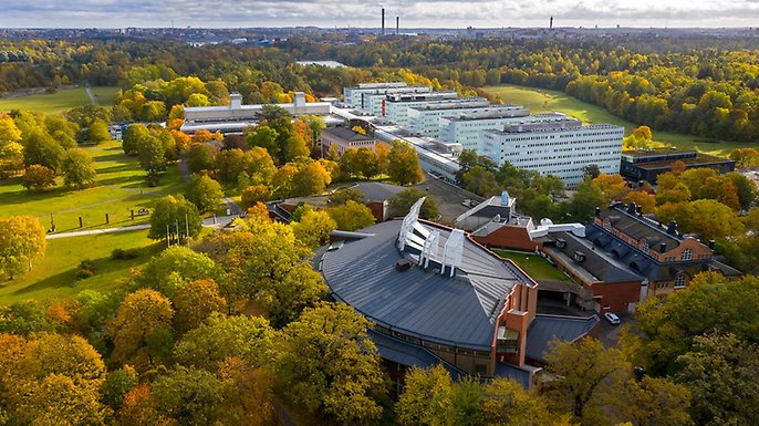 Campus Frescati with greenary, Aula Magna and Södra huset, seen from above.