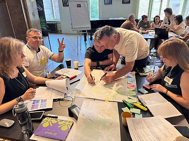 Workshop i Lviv med deltagare i Rethinking Cities in Ukraine sommaren 2025. Foto: Privat