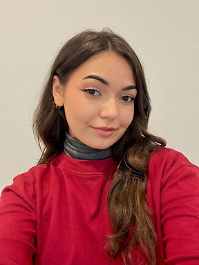 Medeea Husaru är kandidatstudent och studentambassadör för Fysikum.