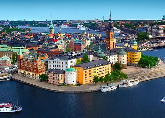 Colorful buildings, churches, islands, boats, water.