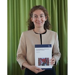 Neslihan Özlü with her dissertation The Heterogeneity of Behavior in Operations Processes.