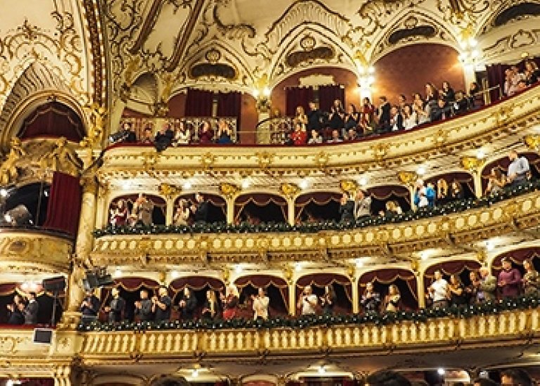 Insidan av en opera- och teatersalong.