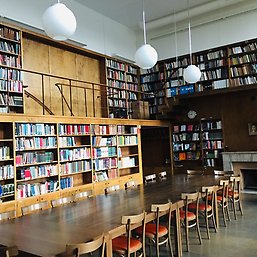 Biblioteket i Manne Siegbahnhusen.