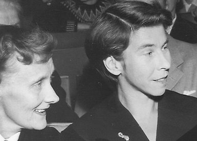Svartvitt foto som föreställer Astrid Lindgren och Tove Jansson.