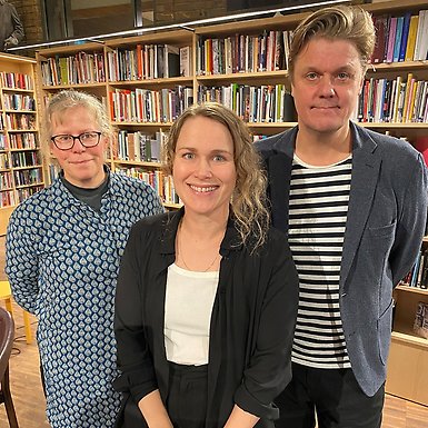 Karin Dirke, Karin Gyllenklev och Stefan Norrthon i Tranströmerbiblioteket