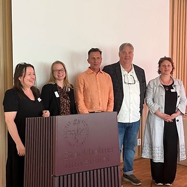 Petra Lindfors, Katharina Näswall, Magnus Sverke, Johnny Hellgren och Claudia Bernhard-Oettel i konferensrum Pärlan i Albano.
