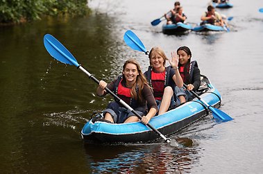Three women kayaking in Brunnsviken.