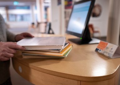 The library self-issue machines to borrow books