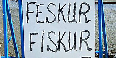 Skylt med texten Feskur fiskur.