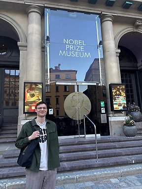 Julian Wagner in front of the Nobel Prize Museum
