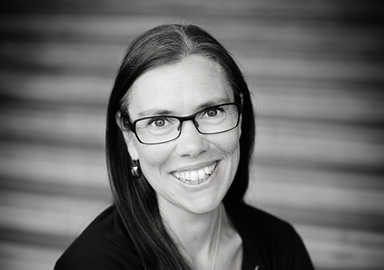 Svartvitt porträttfoto på Kristina Sundqvist.