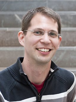Magnus Axelsson var en av våra mest uppskattade kollegor. Sedan 2023 delas priset ut till hans ära.