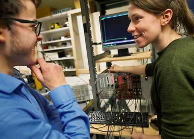 Students in front of laboratory equipment.