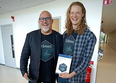 Photo of Erik Forsberg with his supervisor Anders Sjöberg. Both are wearing D3mirts T-shirts.